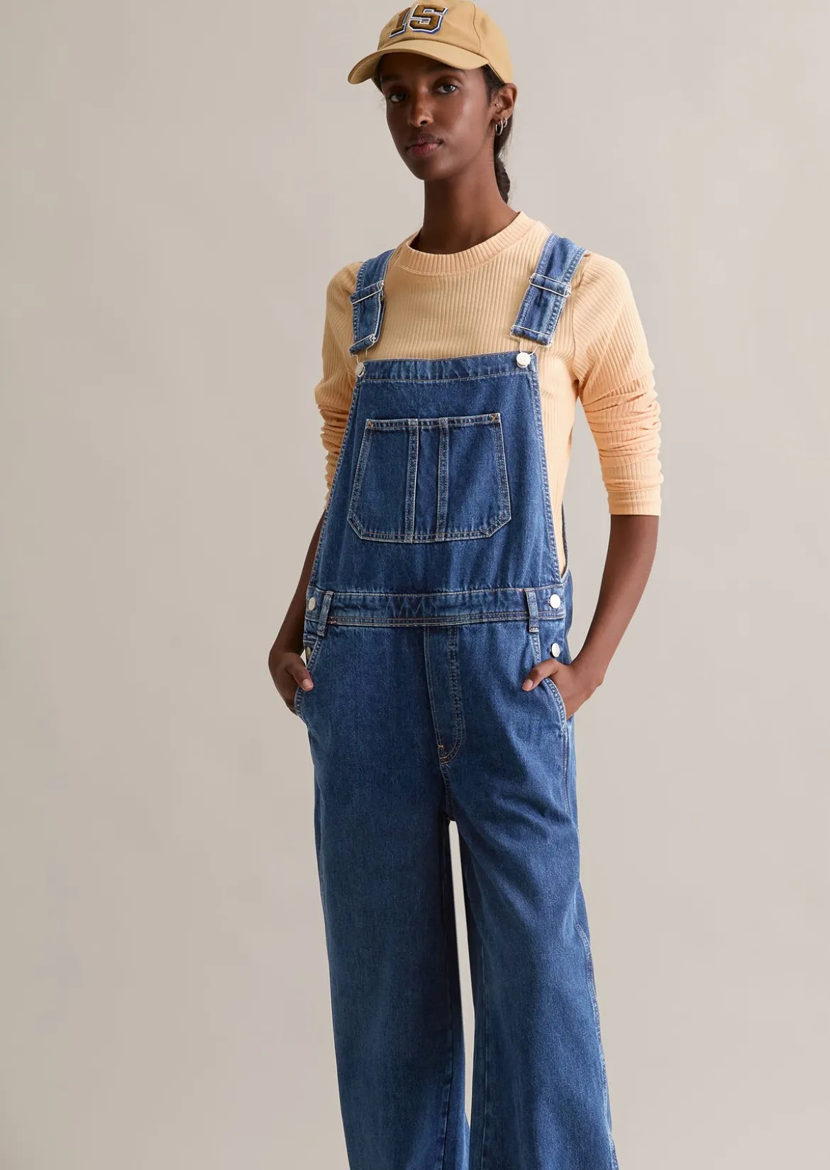 Latzhose relaxed aus Rigid Denim ohne Elasthan