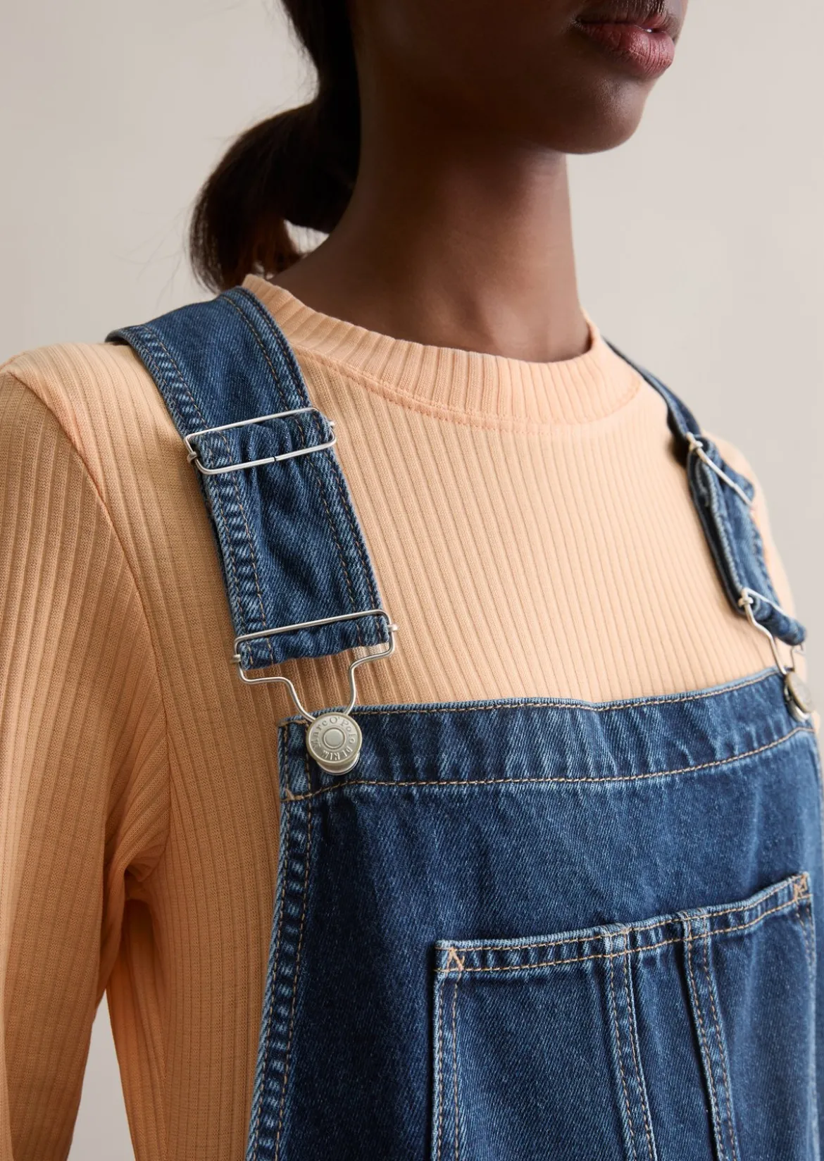 Latzhose relaxed aus Rigid Denim ohne Elasthan