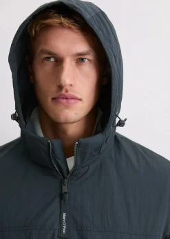 Leicht wattierte Jacke regular mit abnehmbarer Kapuze