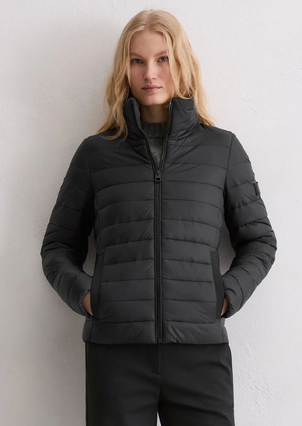 Leichte Steppjacke fitted mit recycelten Materialien