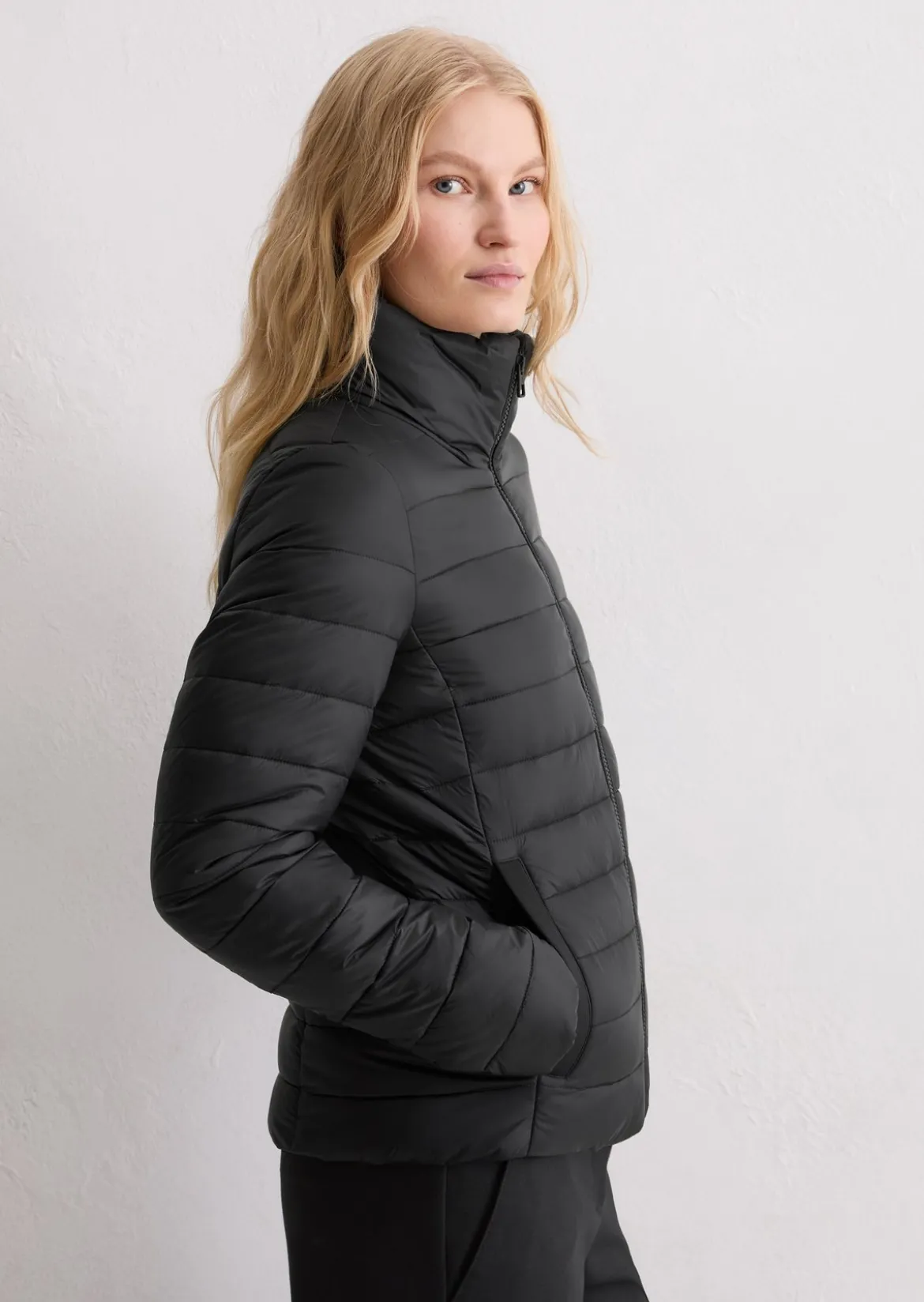 Leichte Steppjacke fitted mit recycelten Materialien