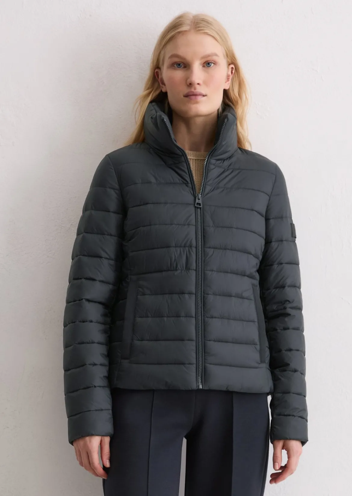 Leichte Steppjacke fitted mit recycelten Materialien