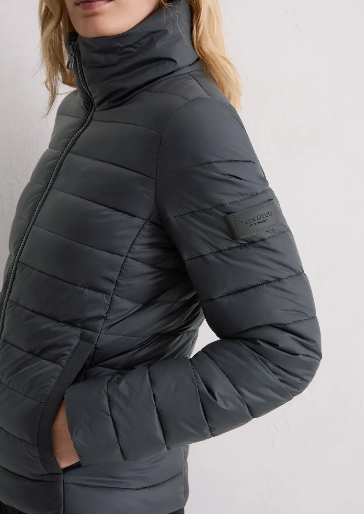 Leichte Steppjacke fitted mit recycelten Materialien