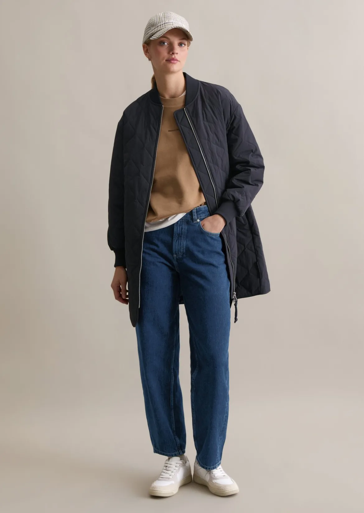 Leichter Steppmantel relaxed aus recyceltem Nylon