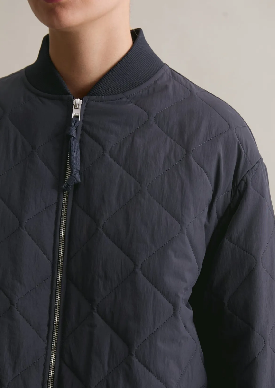 Leichter Steppmantel relaxed aus recyceltem Nylon