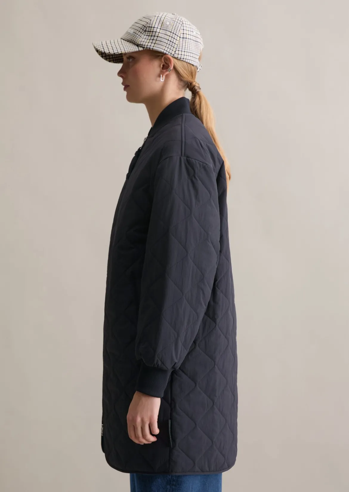 Leichter Steppmantel relaxed aus recyceltem Nylon