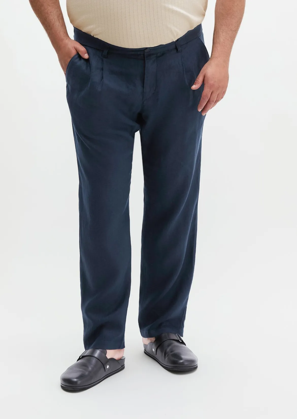 Leinenhose Model Osby Jogger pleats mit elastischem Bund