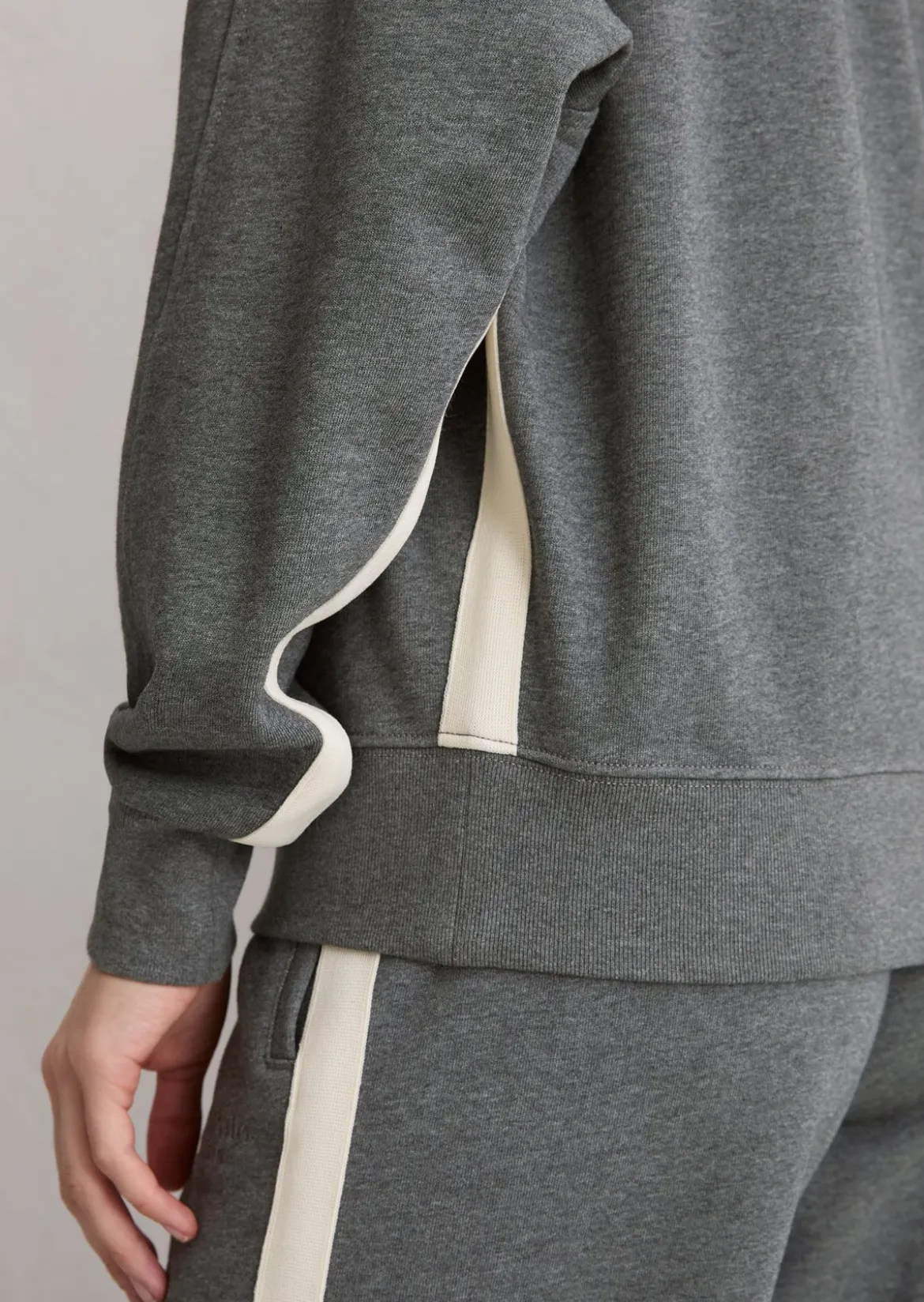Logo-Kapuzensweatshirt relaxed aus Organic Cotton