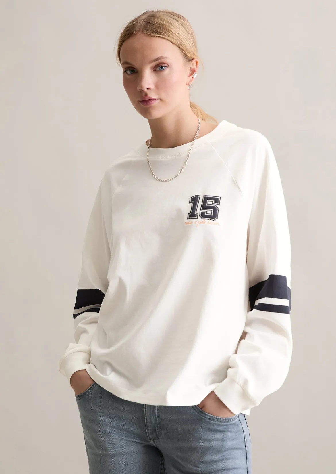 Longsleeve im College-Stil relaxed mit Streifen-Prints am Ärmel