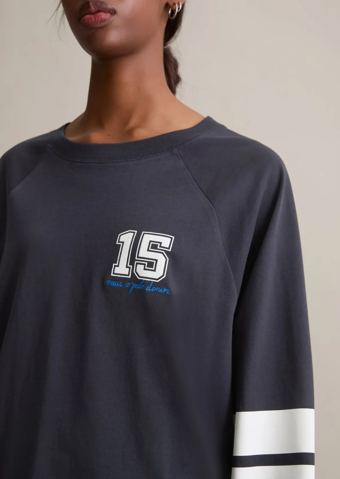Longsleeve im College-Stil relaxed mit Streifen-Prints am Ärmel