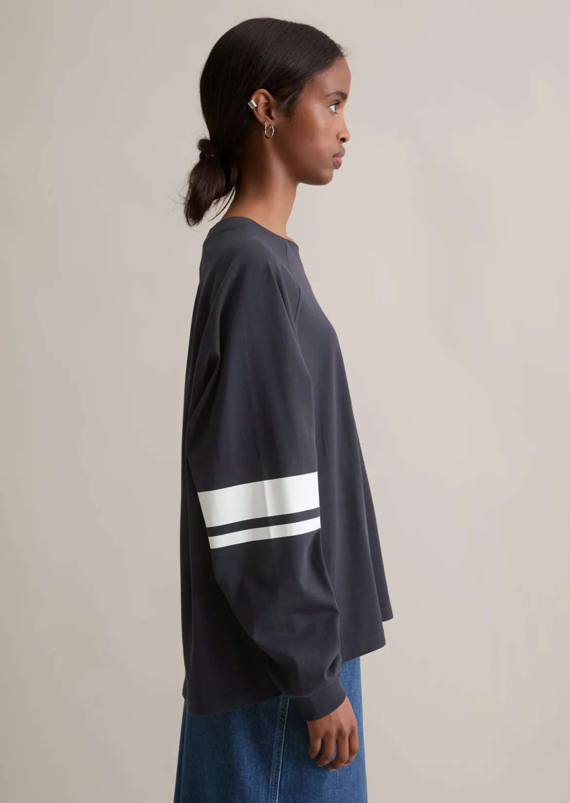 Longsleeve im College-Stil relaxed mit Streifen-Prints am Ärmel