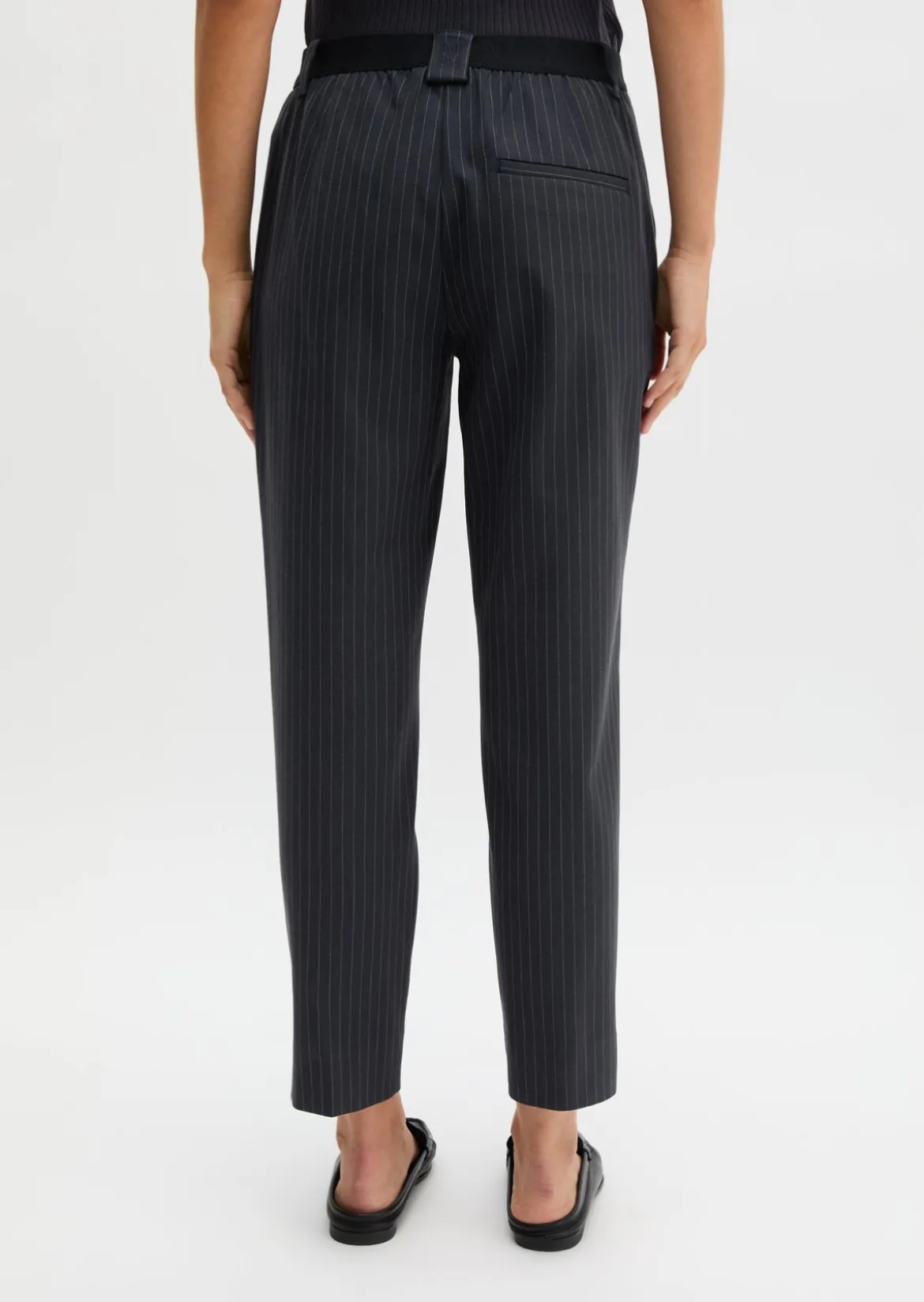 Nadelstreifen-Hose Model Malin slim aus garngefärbtem Organic-Cotton-Viskose-Mix