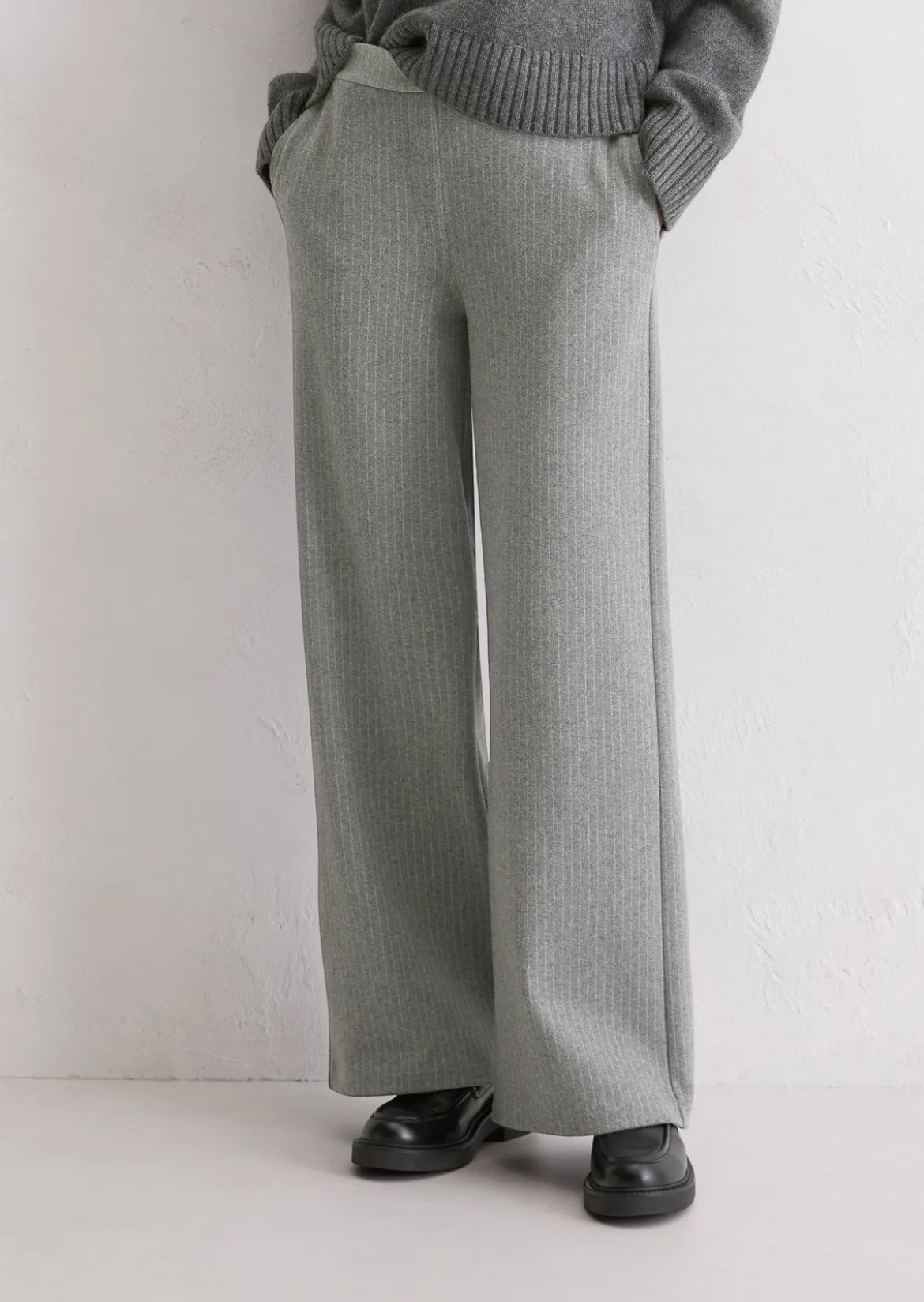 Nadelstreifen-Jerseyhose relaxed aus Organic Cotton-Mix