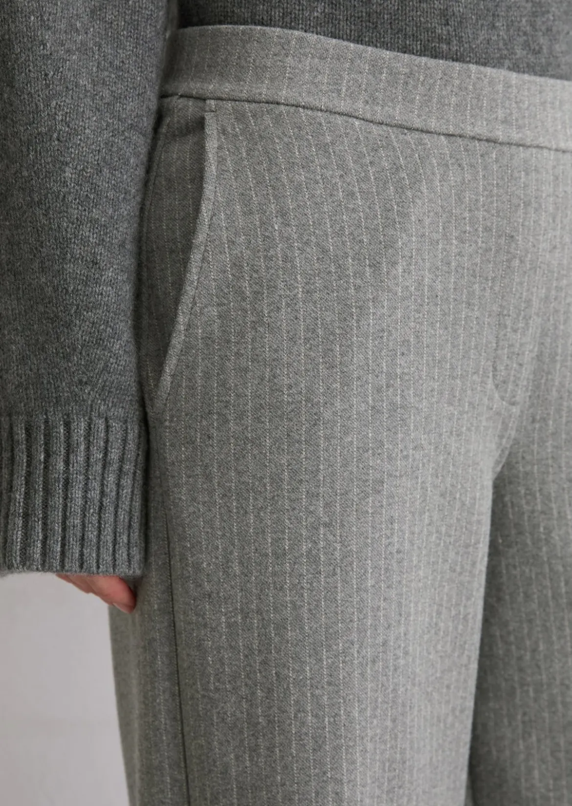 Nadelstreifen-Jerseyhose relaxed aus Organic Cotton-Mix