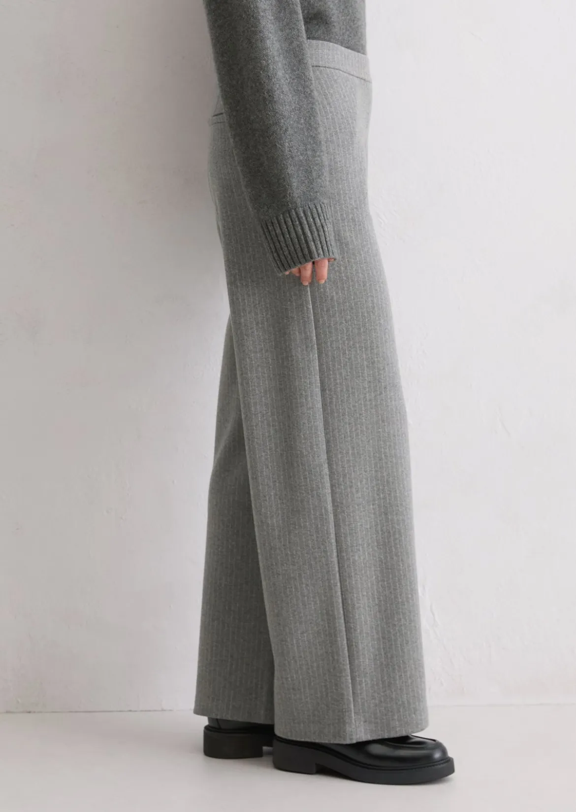 Nadelstreifen-Jerseyhose relaxed aus Organic Cotton-Mix