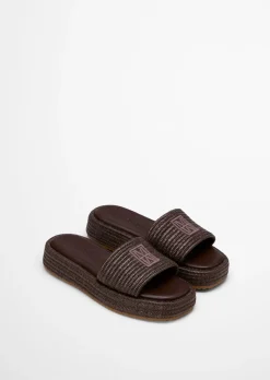Plateau-Slides Model Larissa in Bastoptik
