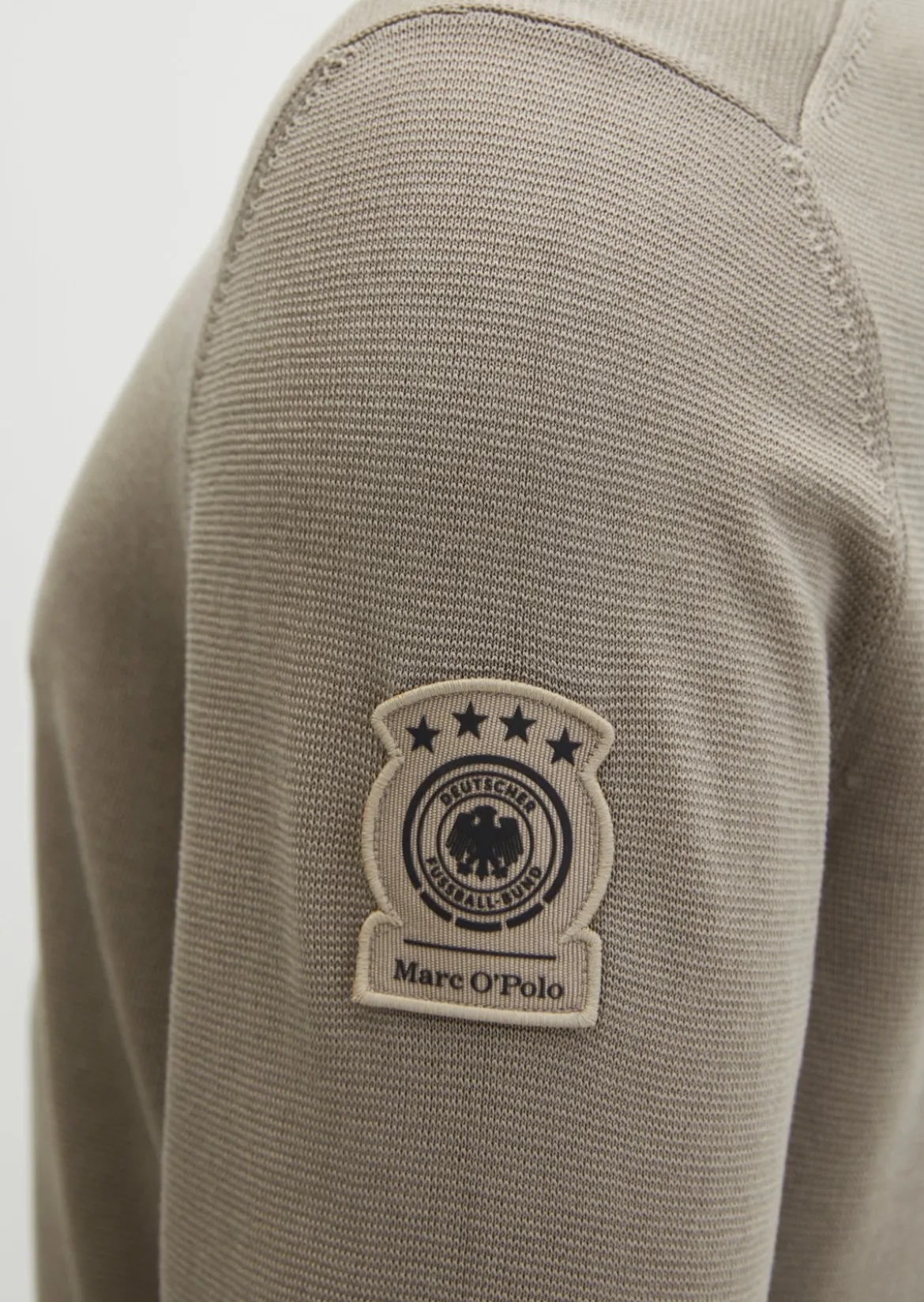 Pullover DFB Travel Collection aus reiner Bio-Baumwolle