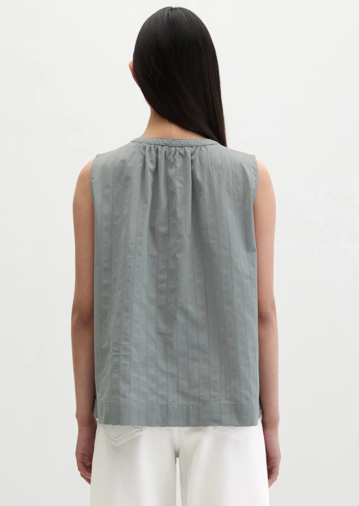 Ärmellose Bluse regular aus Baumwoll-Voile mit feiner Loch-Stickerei