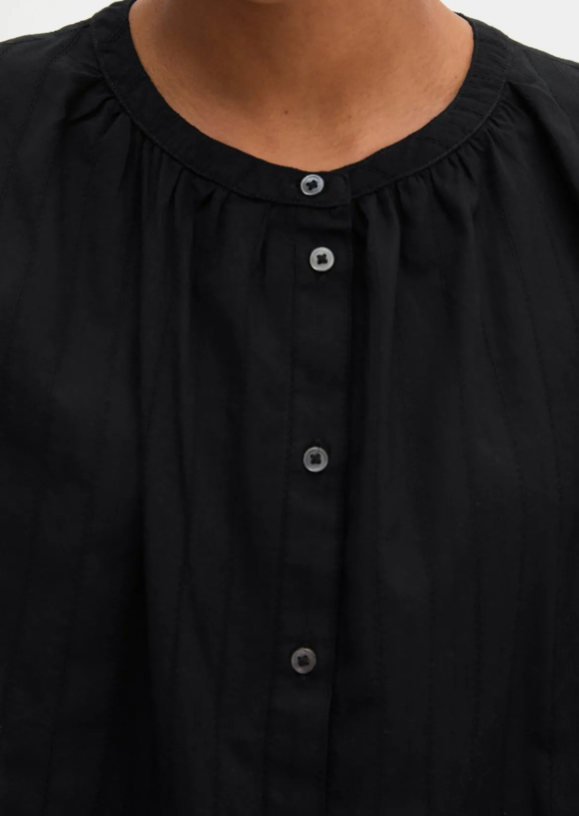 Ärmellose Bluse regular aus Baumwoll-Voile mit feiner Loch-Stickerei