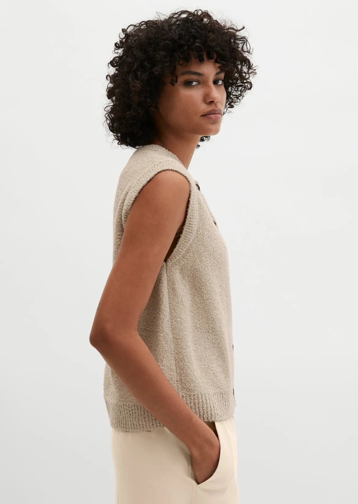 Ärmellose Strickweste regular aus Bouclé-Garn