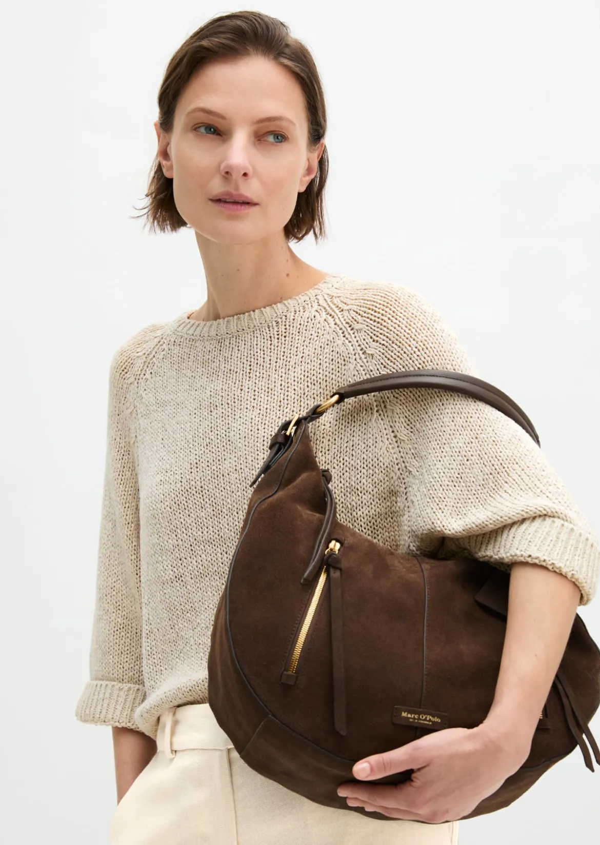 Schultertasche aus weichem Veloursleder