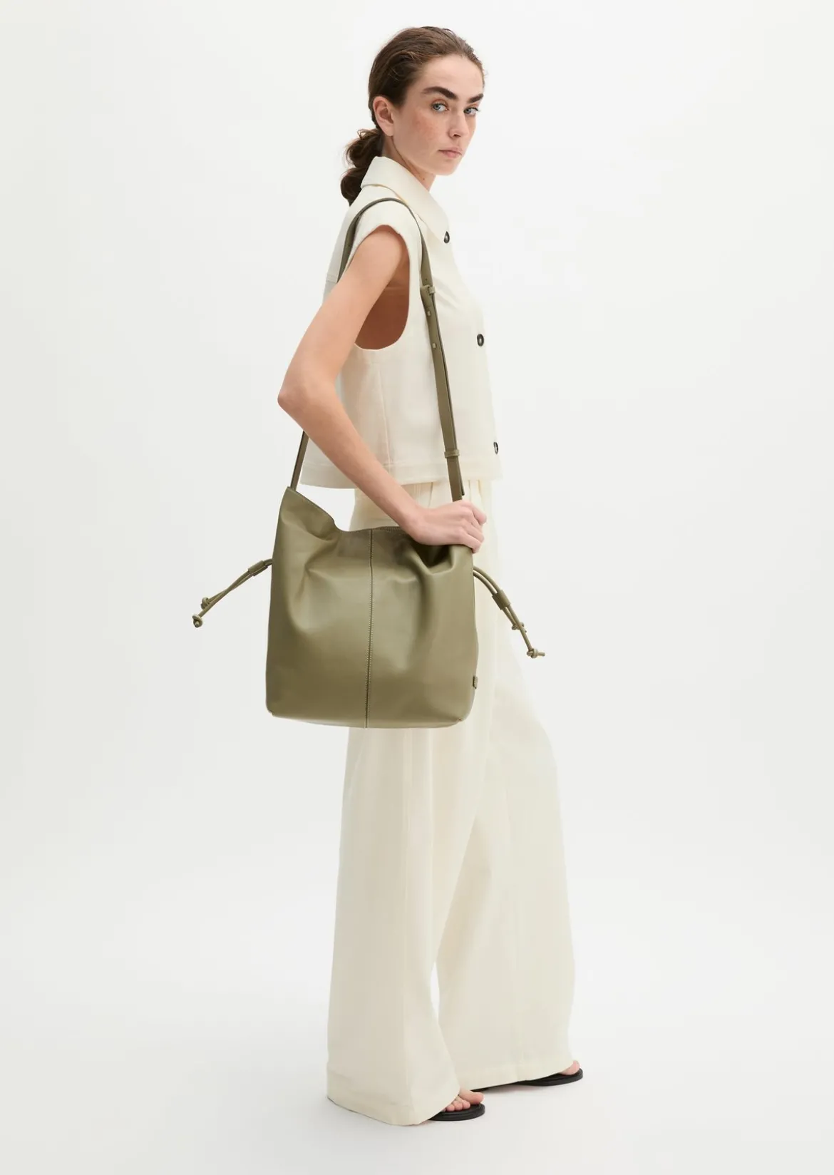 Schultertasche Model Sienna aus weichem Rindleder