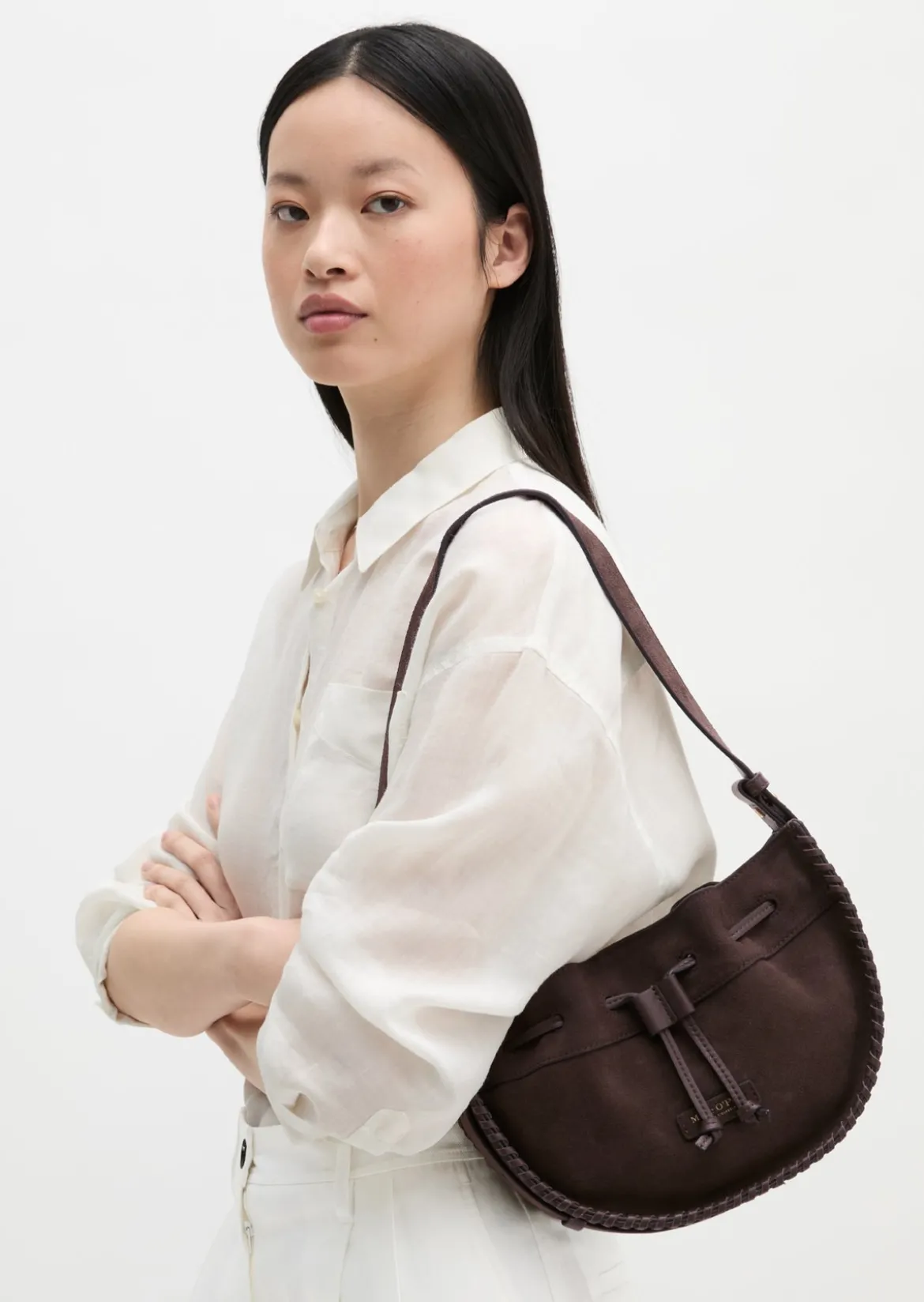 Schultertasche small aus weichem Veloursleder