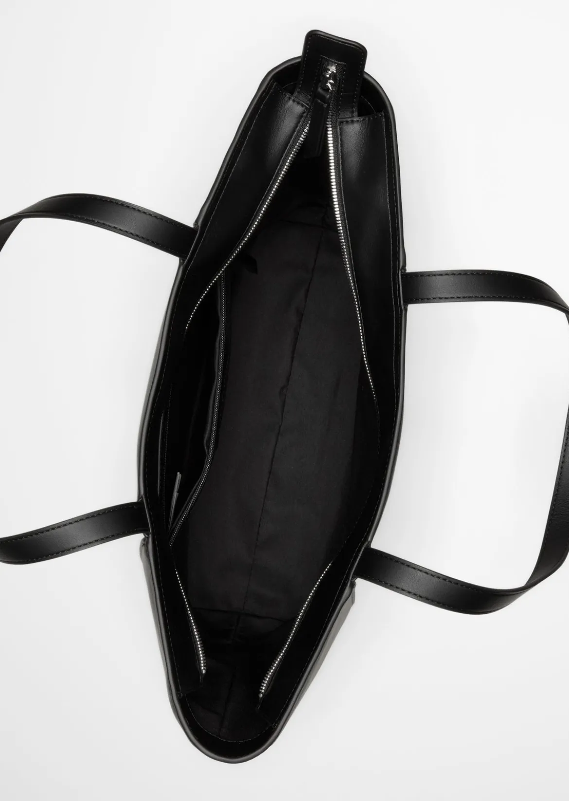 Shopper aus einer Lederalternative aus recyceltem Polyester