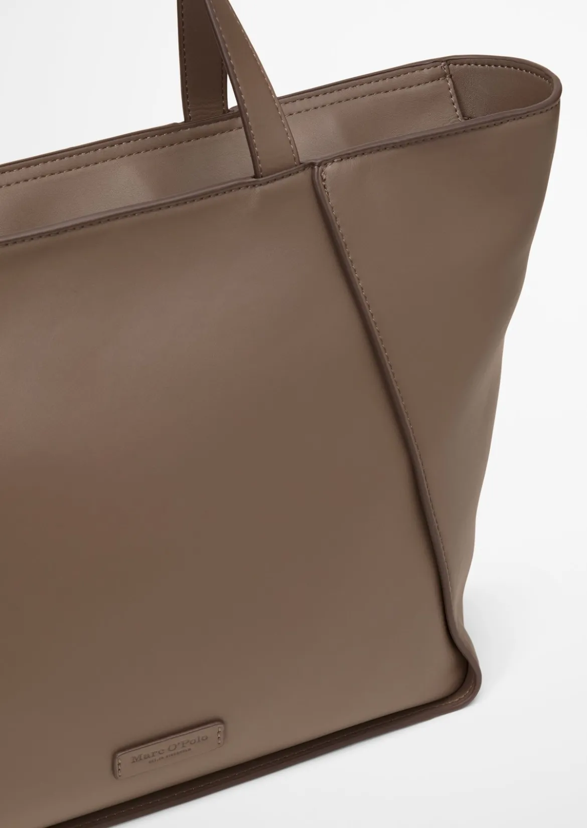 Shopper aus einer Lederalternative aus recyceltem Polyester