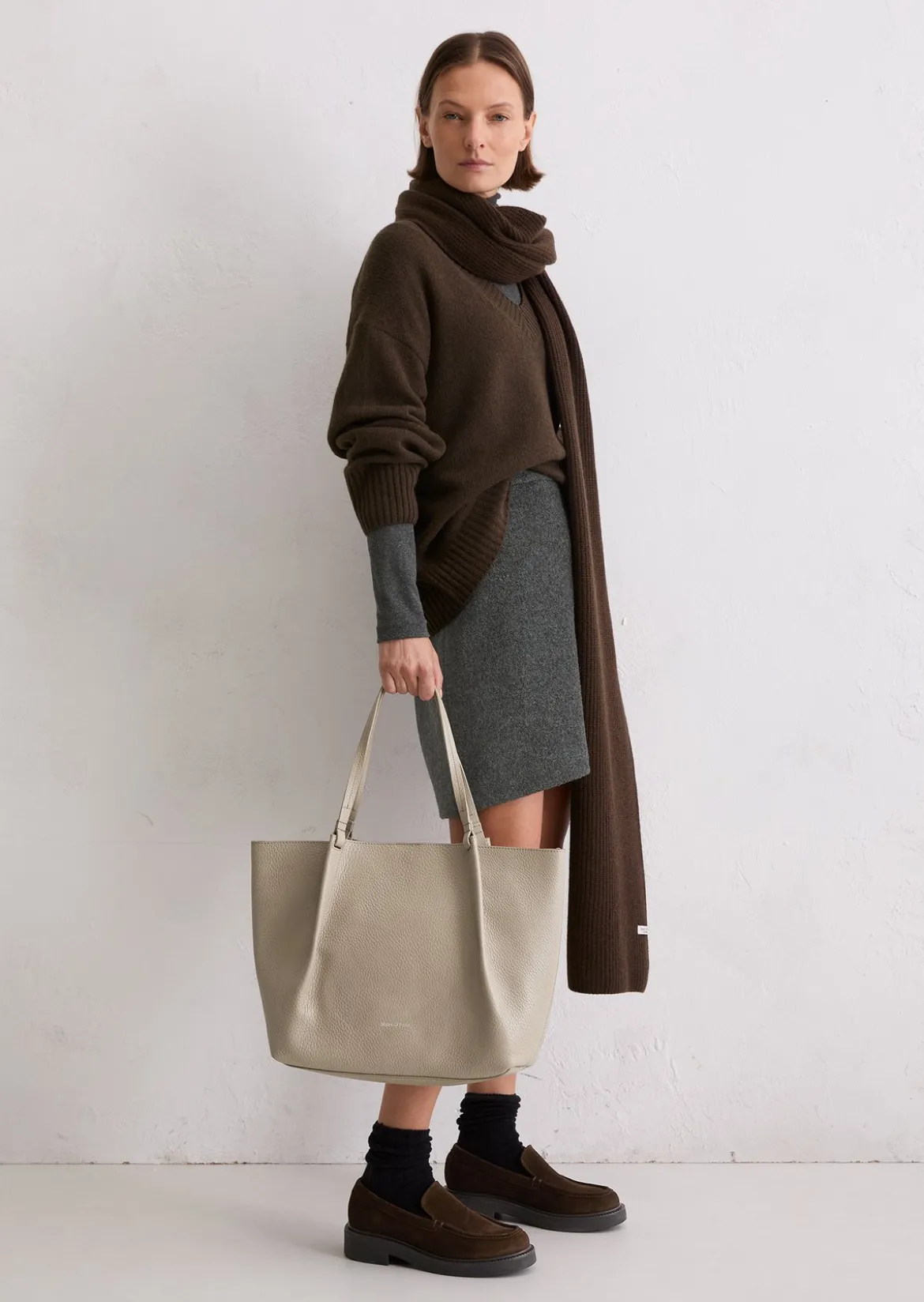 Shopper medium aus genarbtem Rindleder