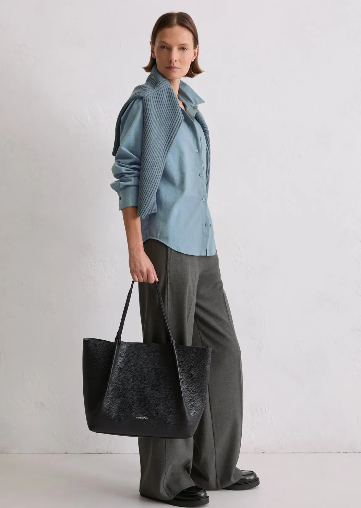 Shopper medium aus genarbtem Rindleder