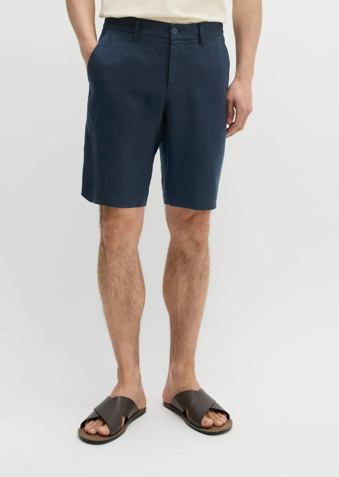Shorts Model Reso Jogger regular aus europäischem Leinen