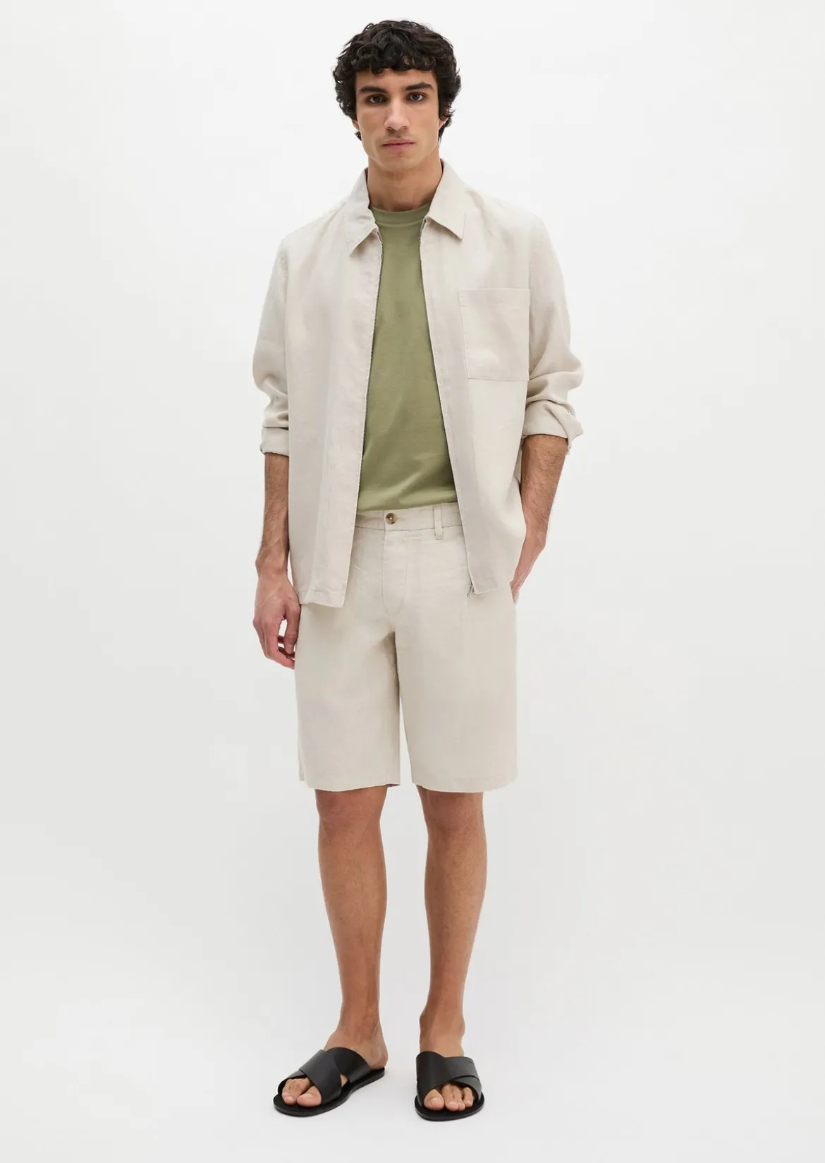 Shorts Model Reso Jogger regular aus europäischem Leinen