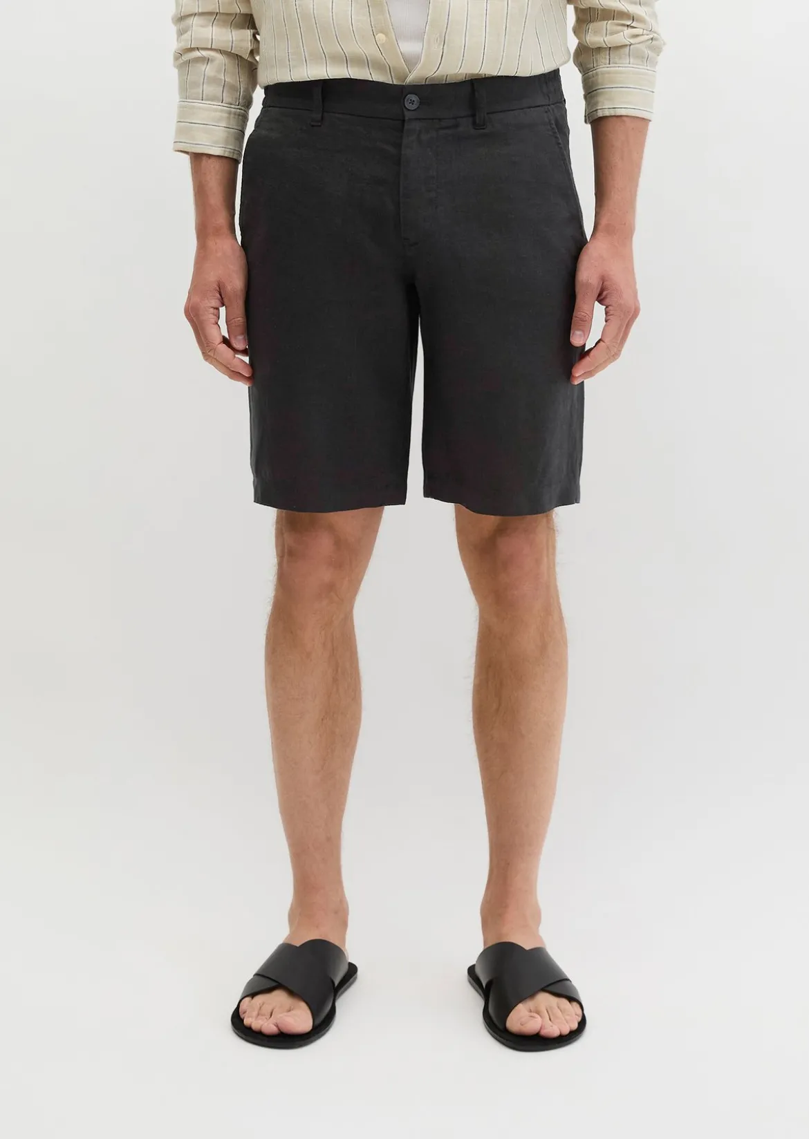 Shorts Model Reso Jogger regular aus europäischem Leinen