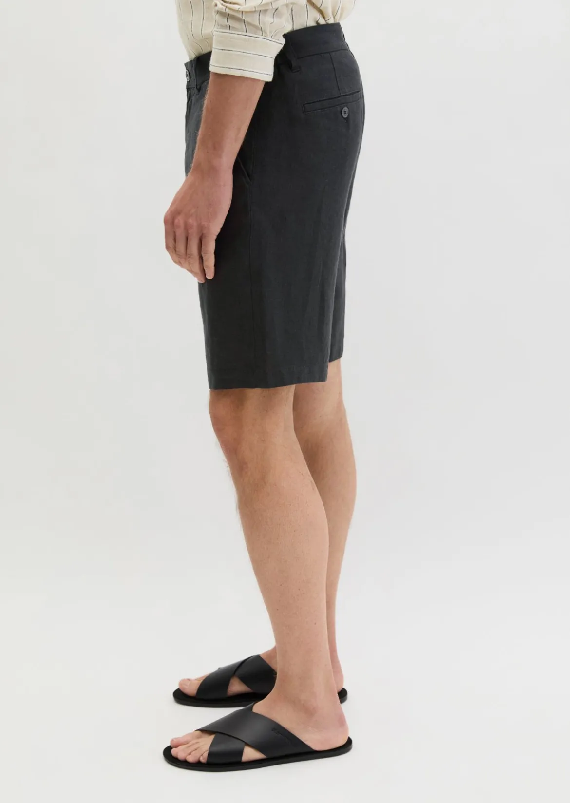 Shorts Model Reso Jogger regular aus europäischem Leinen