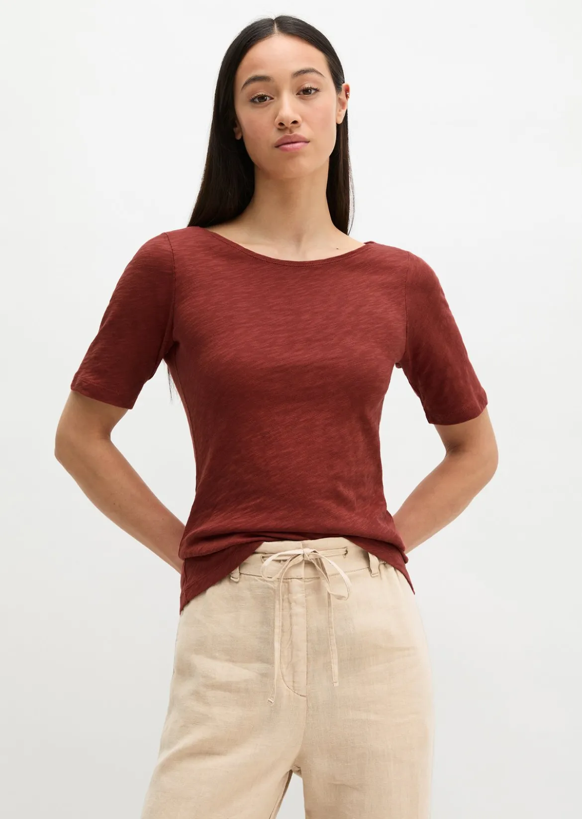Slub-Jersey-T-Shirt regular mit U-Boot-Ausschnitt