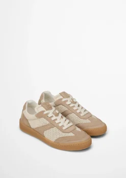 Sneaker Model Court aus edlem Rindleder mit Häkeleinsätzen