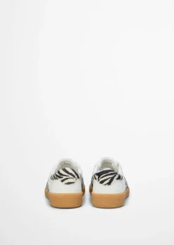 Sneaker Model Court mit Zebrafellakzenten