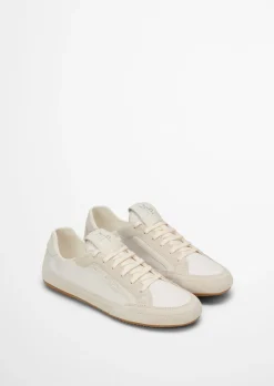 Sneaker Model Lola aus leichtem Material-Mix
