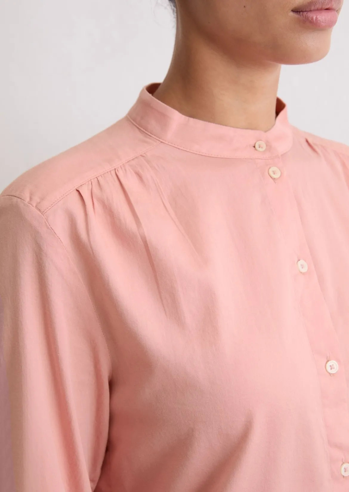 Stehkragenbluse relaxed aus softem Baumwoll-Satin