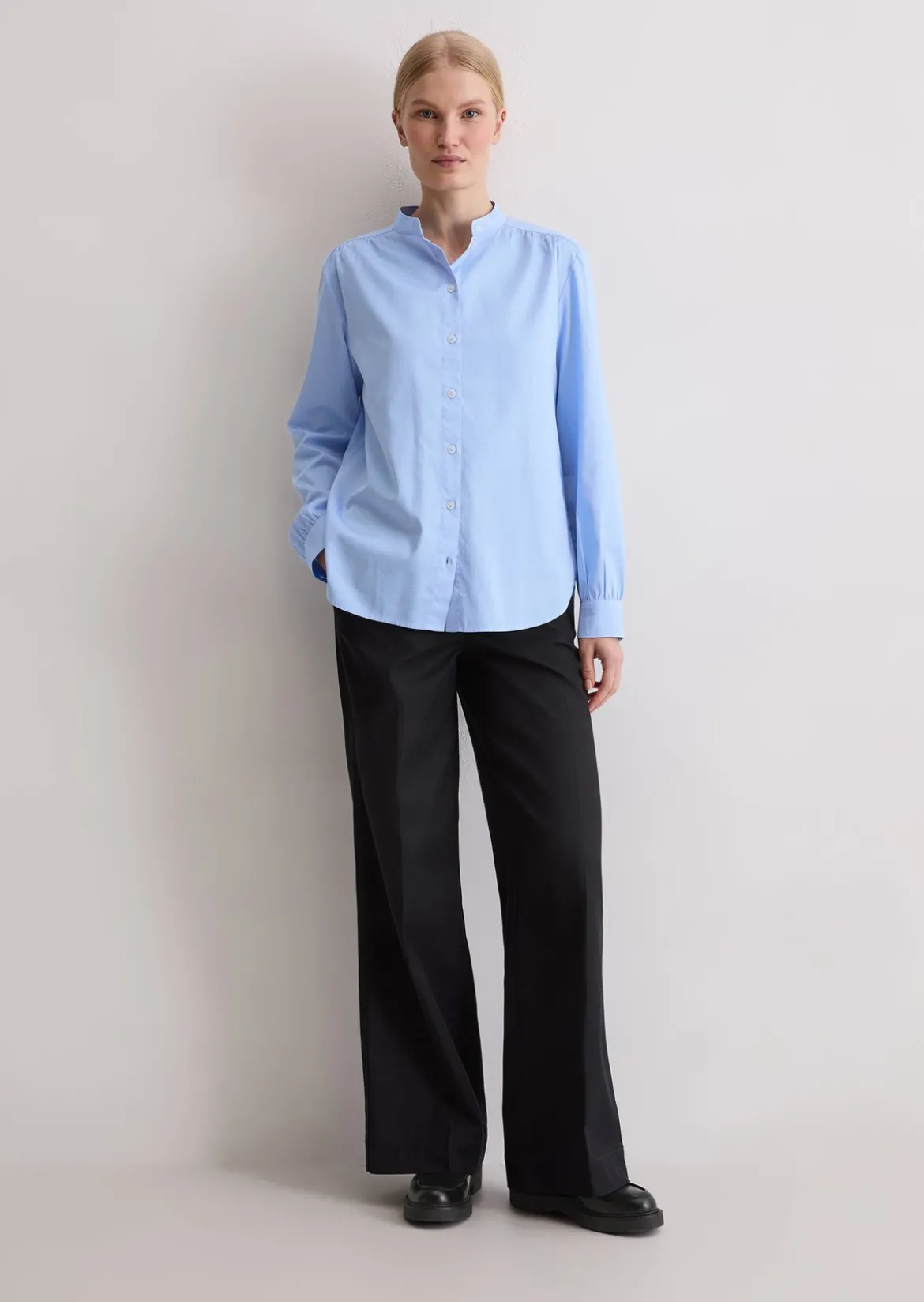 Stehkragenbluse relaxed aus softem Baumwoll-Satin