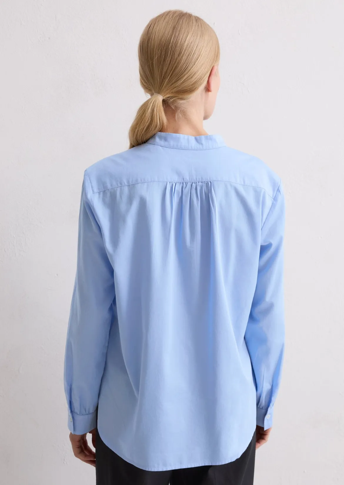 Stehkragenbluse relaxed aus softem Baumwoll-Satin