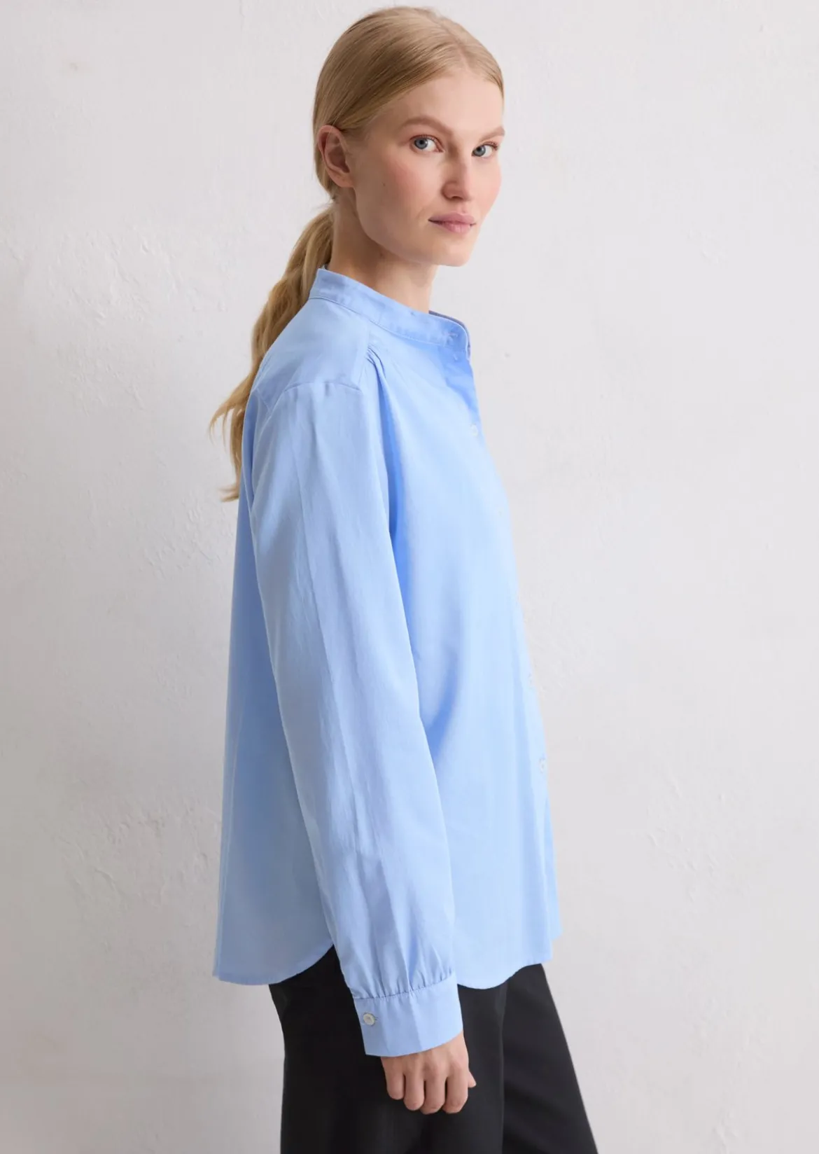 Stehkragenbluse relaxed aus softem Baumwoll-Satin