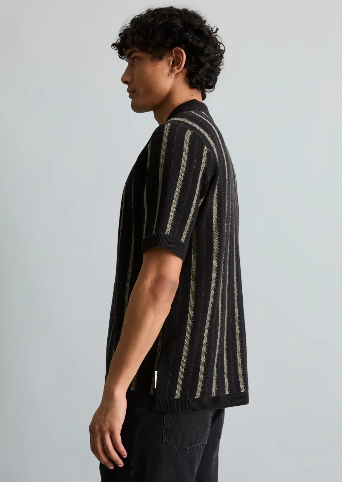 Strickjacke im Polostil relaxed mit vertikalen Streifen