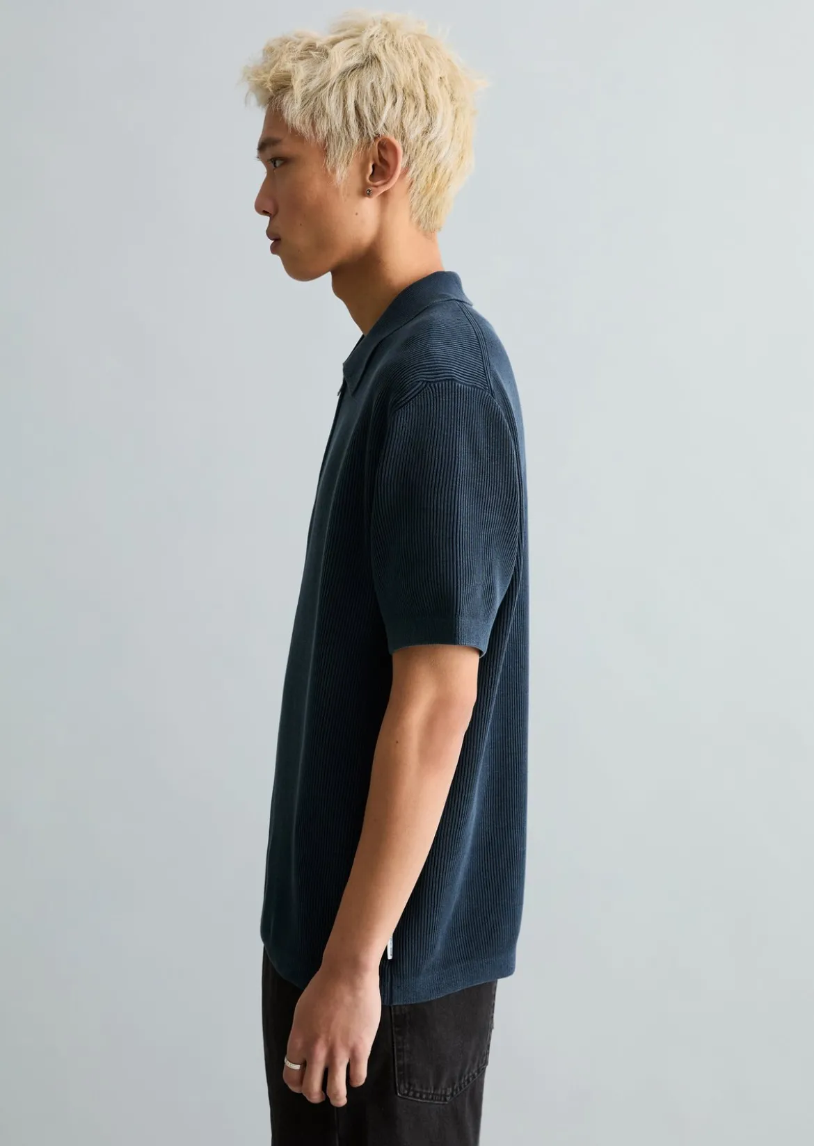 Strick-Poloshirt regular mit feiner Rippstruktur