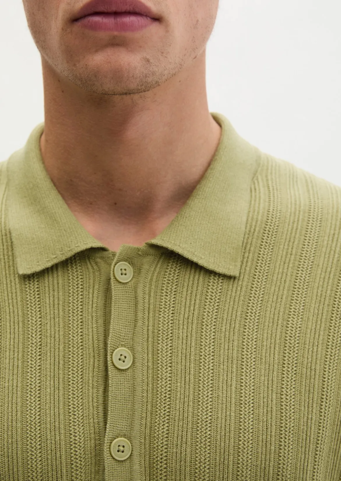 Strick-Poloshirt regular mit vertikaler Strickstruktur