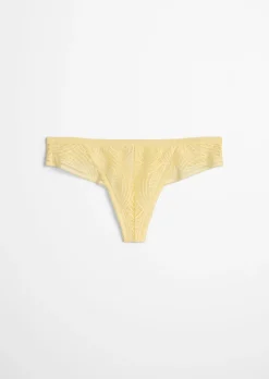 String mit zarter Spitze