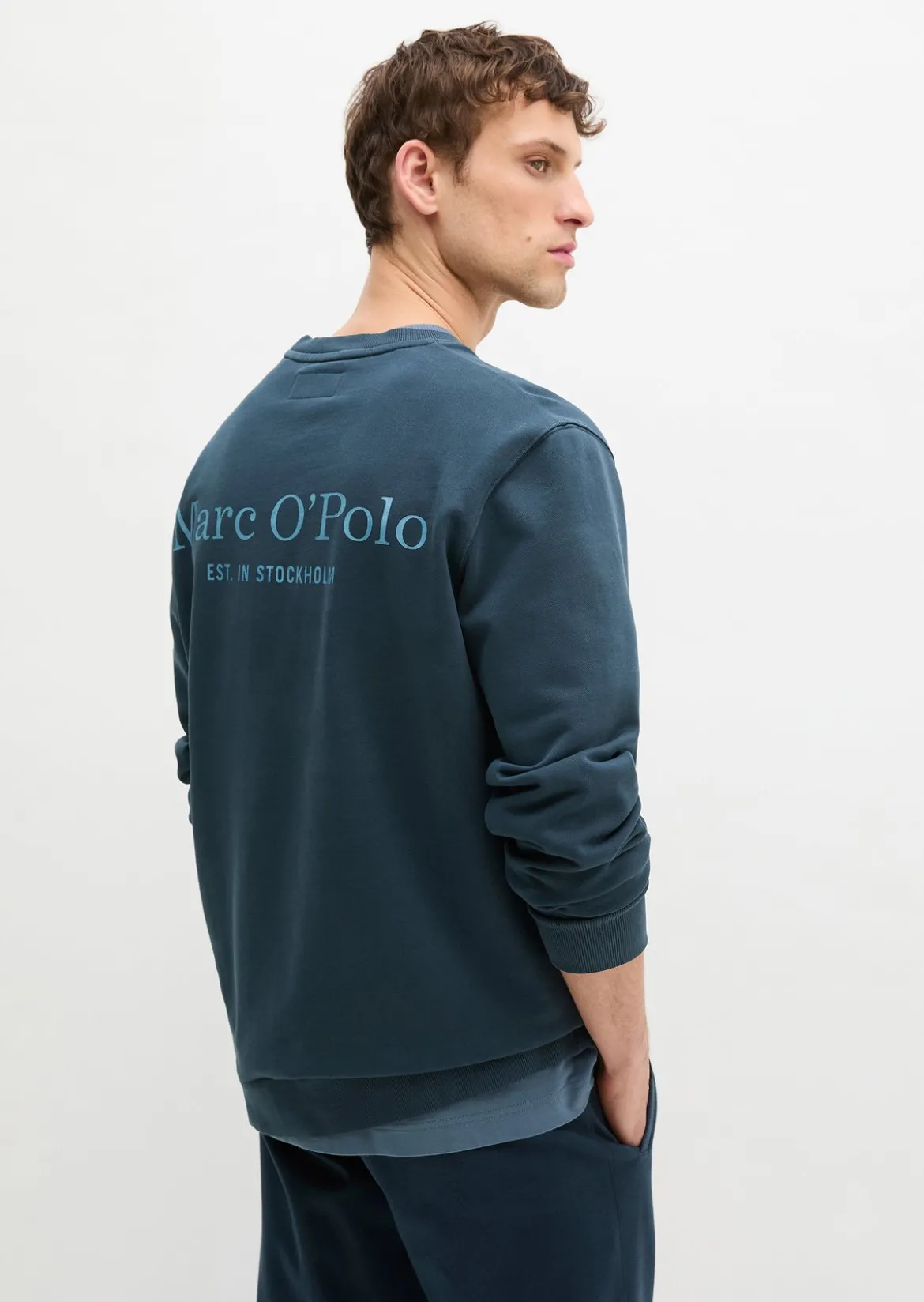 Sweatshirt regular garment-dyed mit Logoprint auf dem Rücken