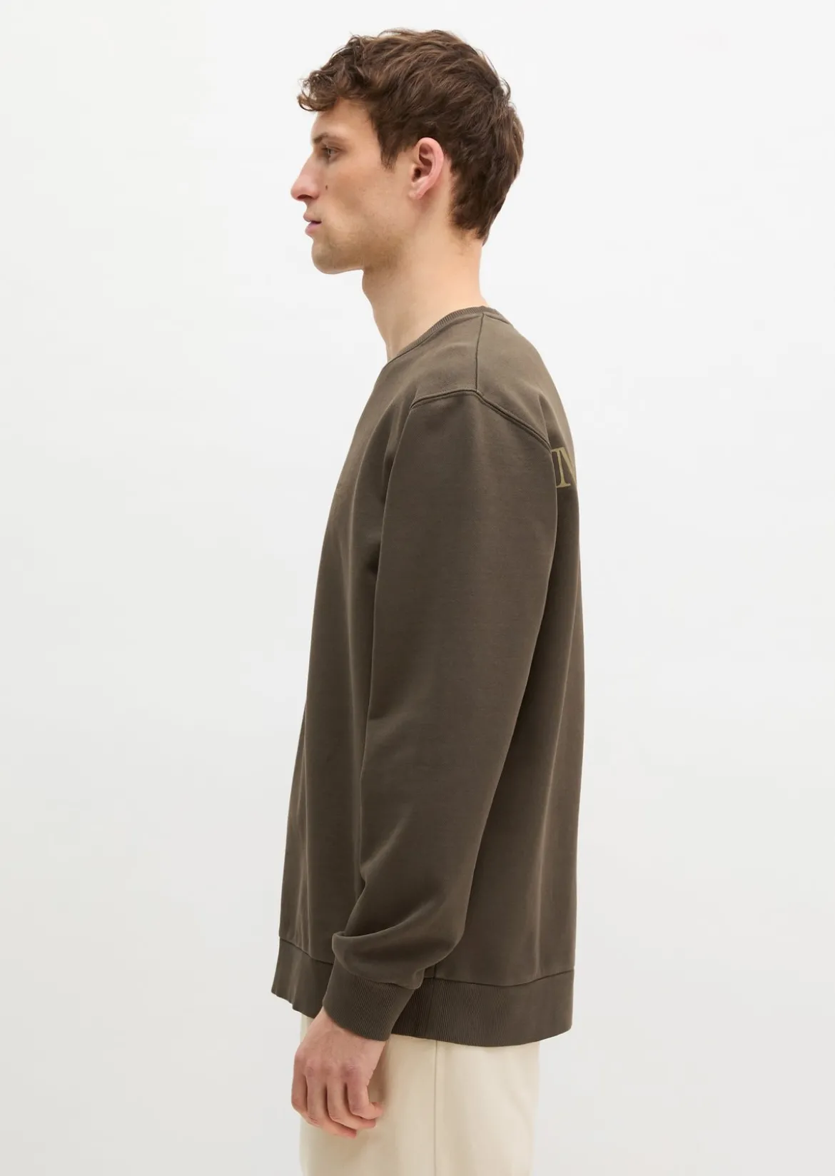 Sweatshirt regular garment-dyed mit Logoprint auf dem Rücken
