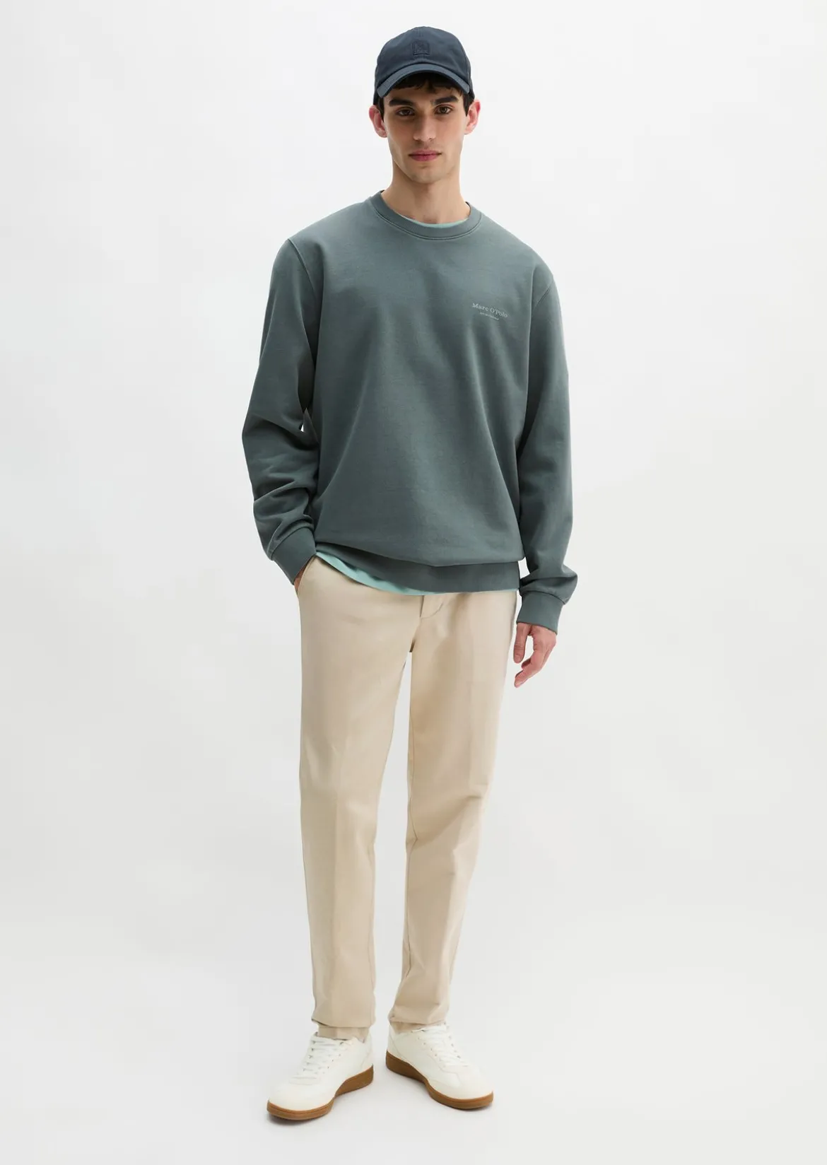 Sweatshirt regular garment-dyed mit Logoprint auf dem Rücken